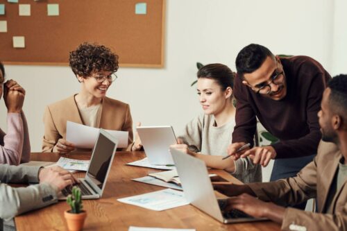 collaborative team meeting to find a payroll app