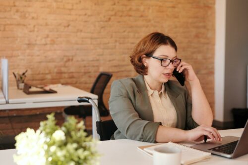 Business woman on phone deciding between the 2 types of r&d tax relief