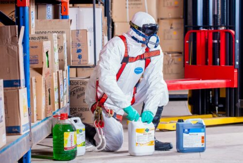 Worker head to toe in safety gear in line with quick workplace checklist